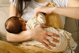 breast-feeding-the-new-born-blog-middle-2